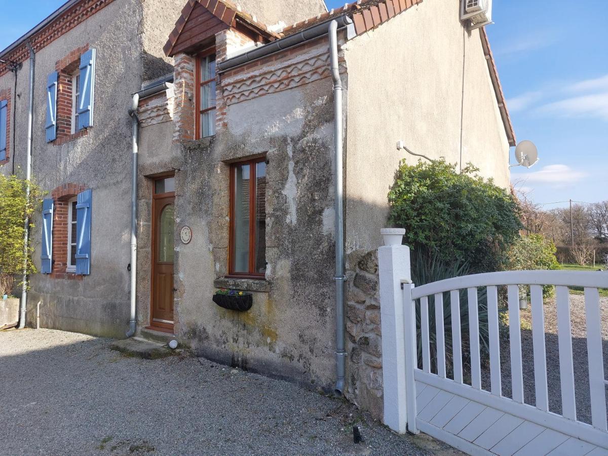 Gite Du Grand Chene Saint-Léger-Magnazeix Exterior foto